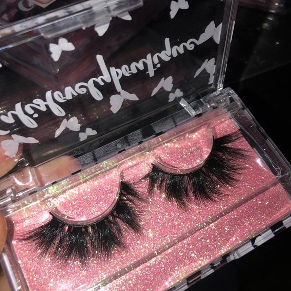 my own eyelashes 🦋💗 these are 5 different styles - Picture 5 of 7